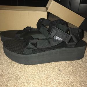 Black Teva Universal Flatforms
